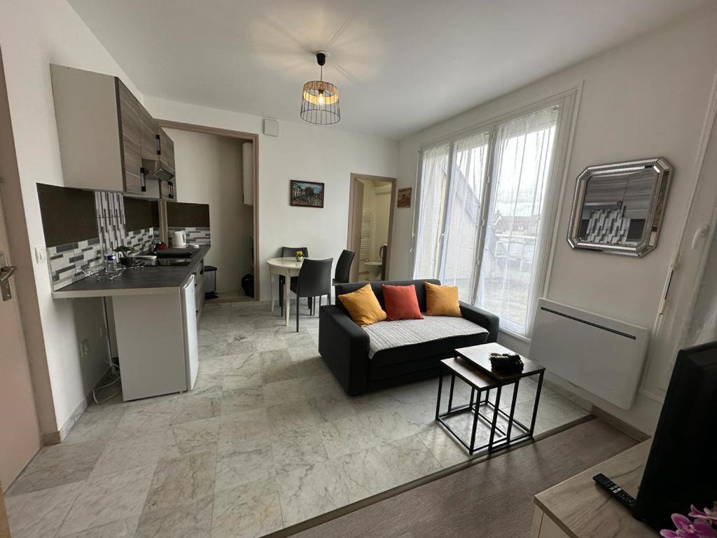 Spacious Flat Close To The Railway Station Troyes Ngoại thất bức ảnh